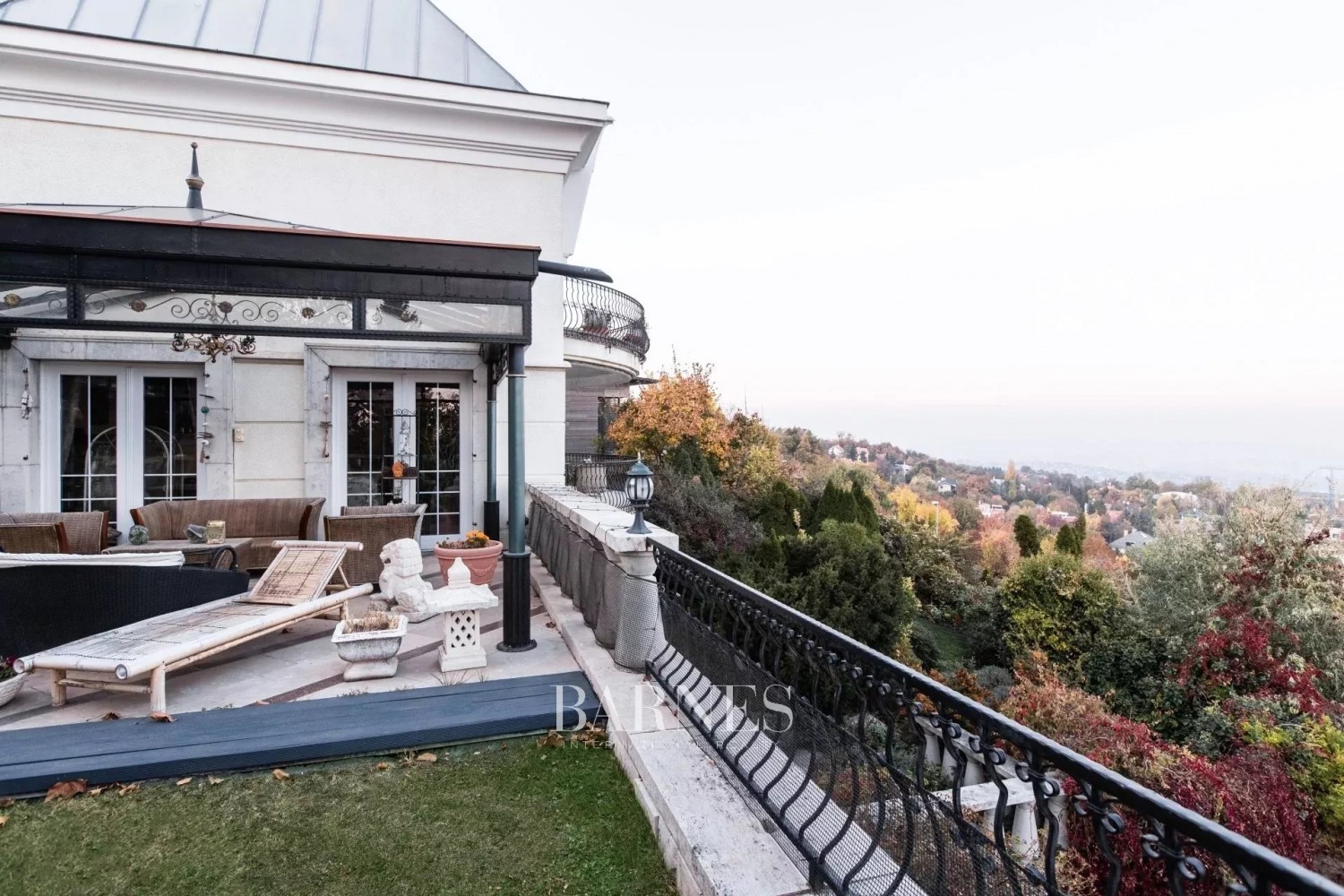Prestigious villa on Széchenyi Hill with breathtaking panoramic view - picture 10