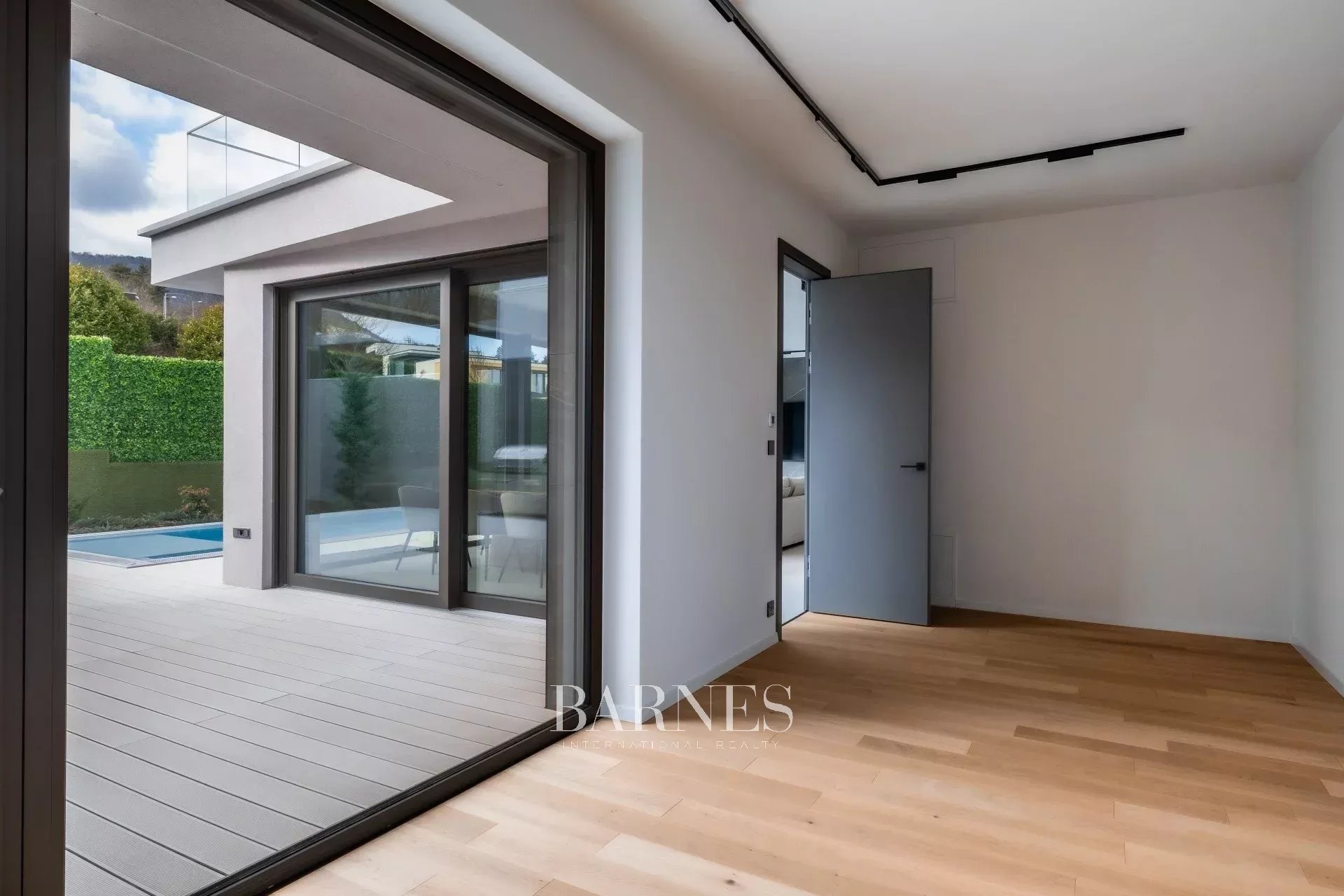 Panoramic Luxury Home at Harsánylejtő, with Garden and Pool - picture 12