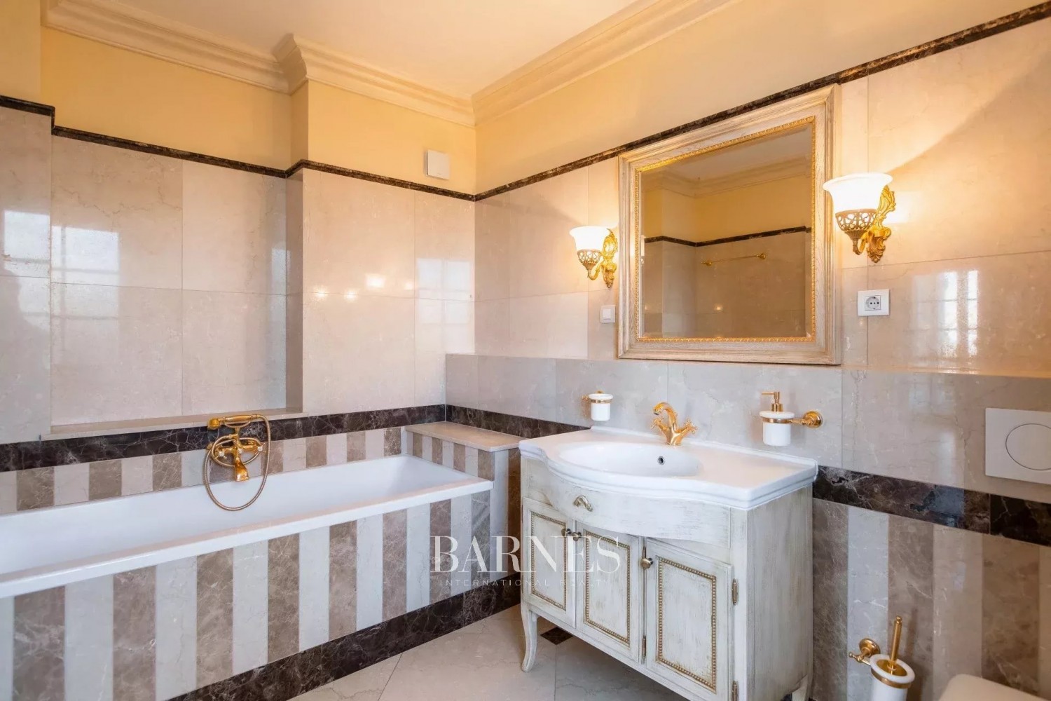 Egyedülálló budai panorámás villa kiadó - picture 13