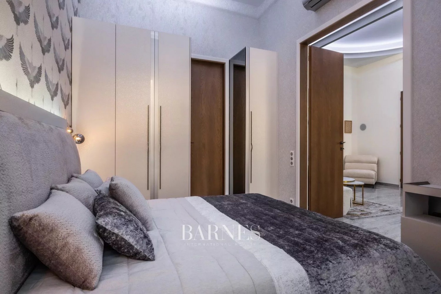 3-bedroom luxury apartment in the city center with  balcony and view to the Basilica - picture 14