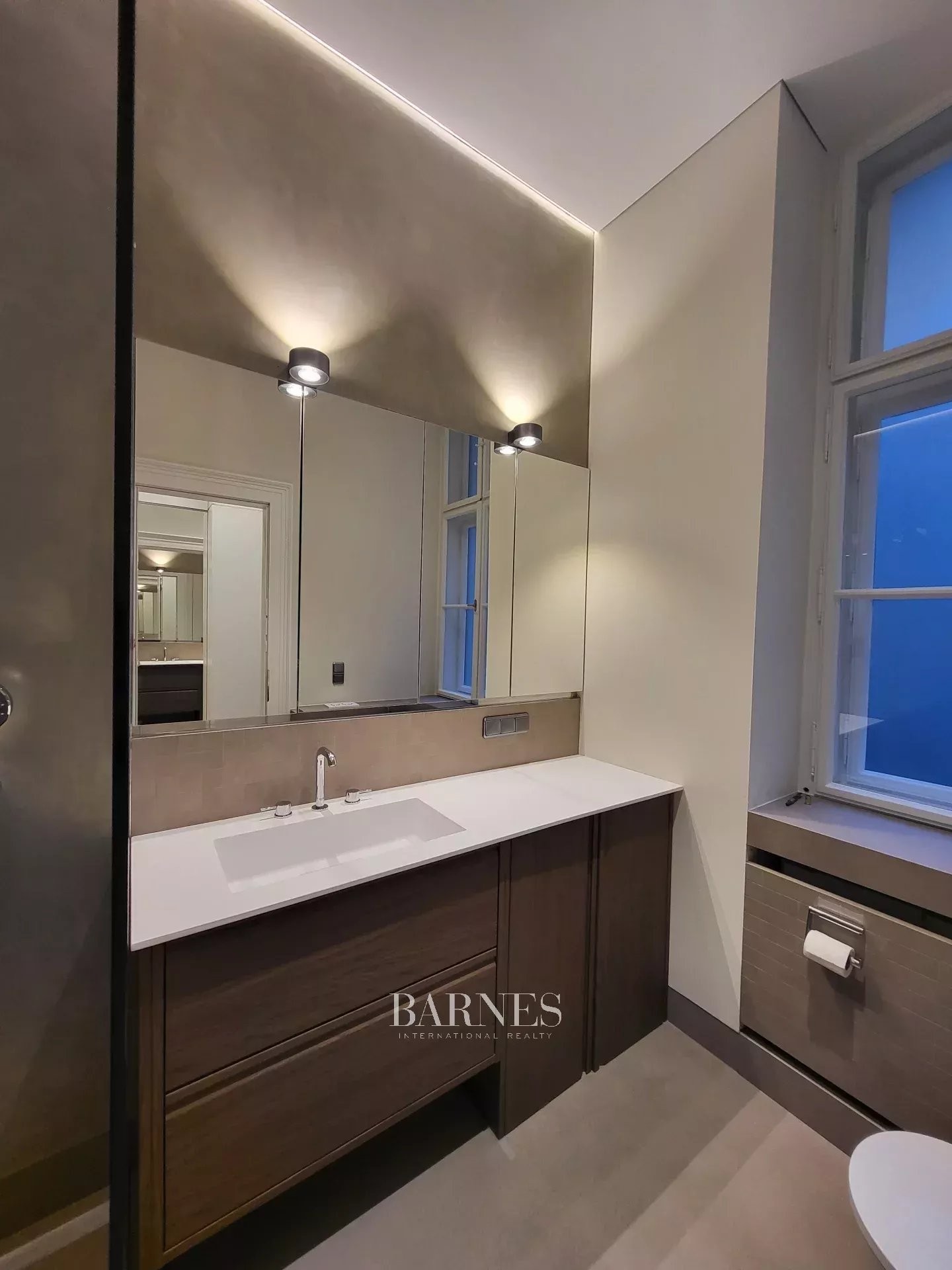 Prestigious apartment for rent near Andrássy Avenue and St. Stephen’s Basilica - picture 9