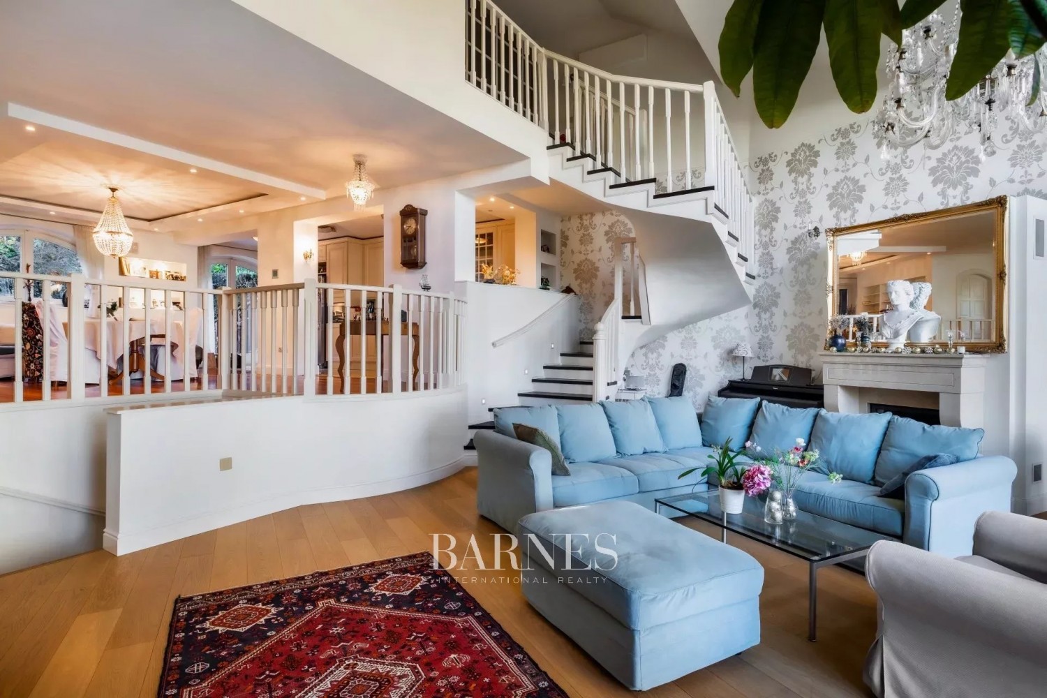 Sustainable Luxury Home with Panoramic City View, Private Garden, Indoor Pool, and Garage - picture 11