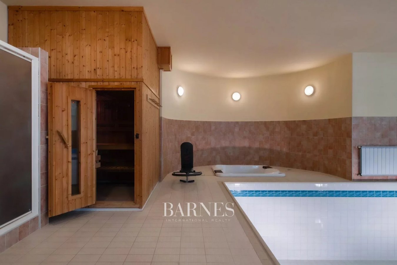 Classical panoramic family villa with exclusive Buda side location - picture 22