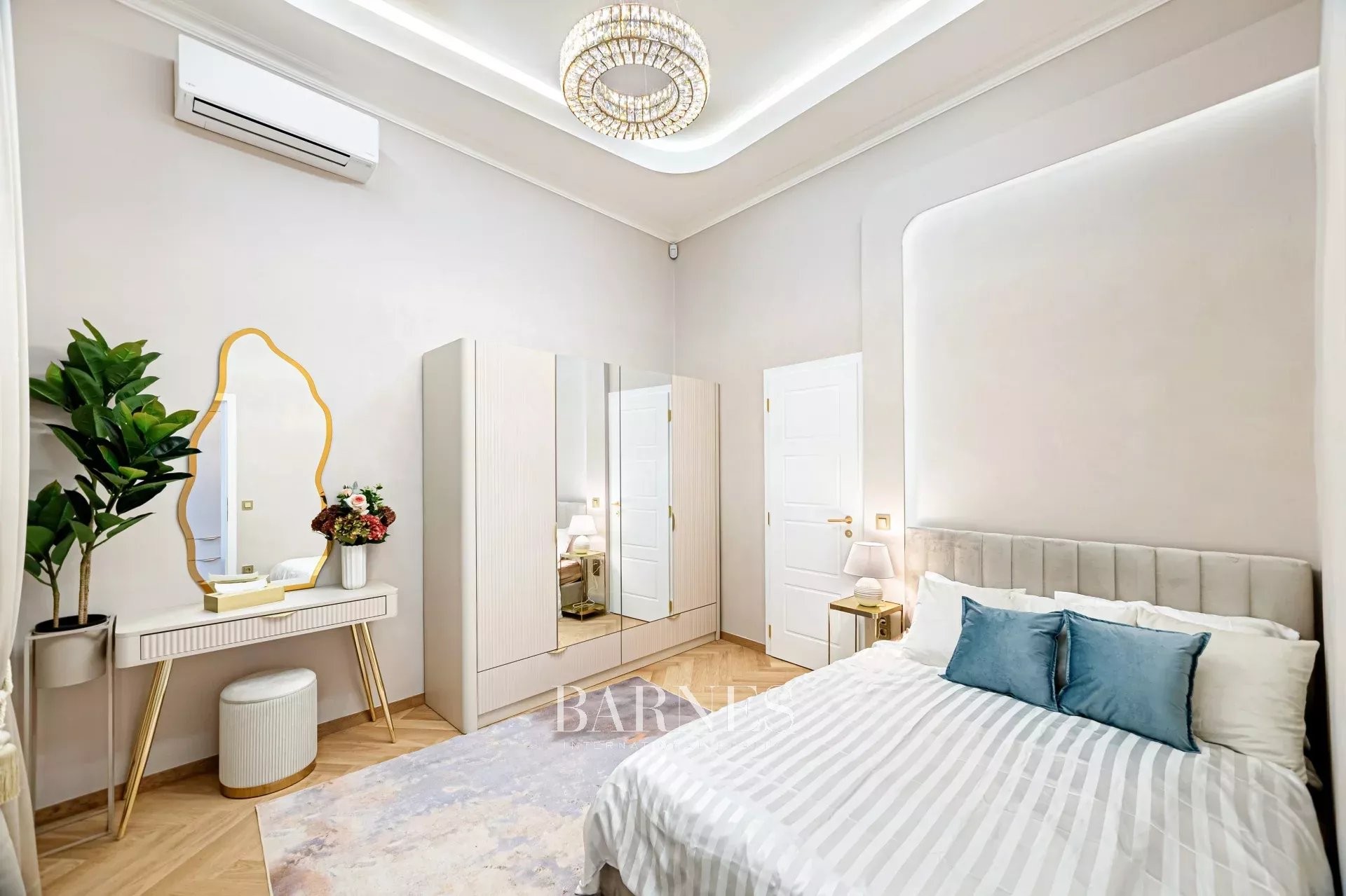 Prémium minőségben újjászületett polgári lakás kiváló elhelyezkedéssel - picture 7