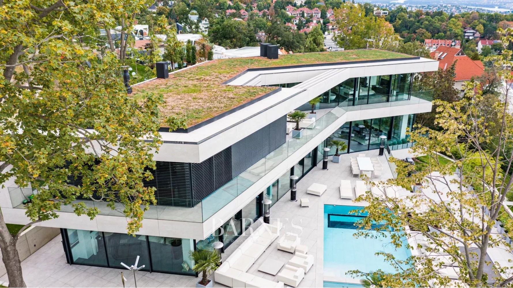 Stunning Villa on Márton Hill with Breathtaking Panoramic View - picture 11