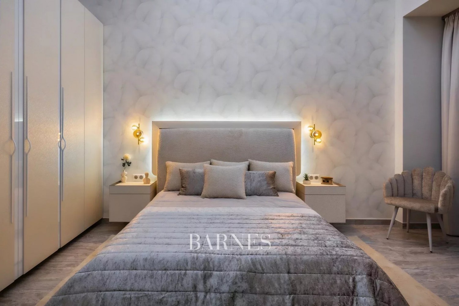 3-bedroom luxury apartment in the city center with  balcony and view to the Basilica - picture 11