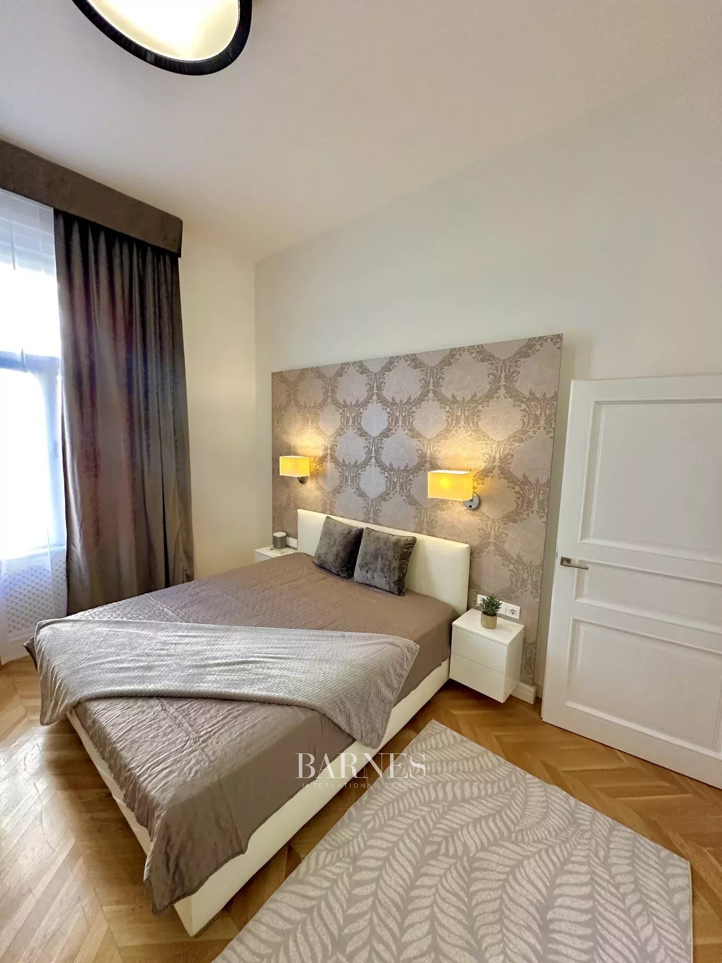 Kiadó 2 hálószobás, külön konyhás, elegáns lakás a Parlamentnél! - picture 11