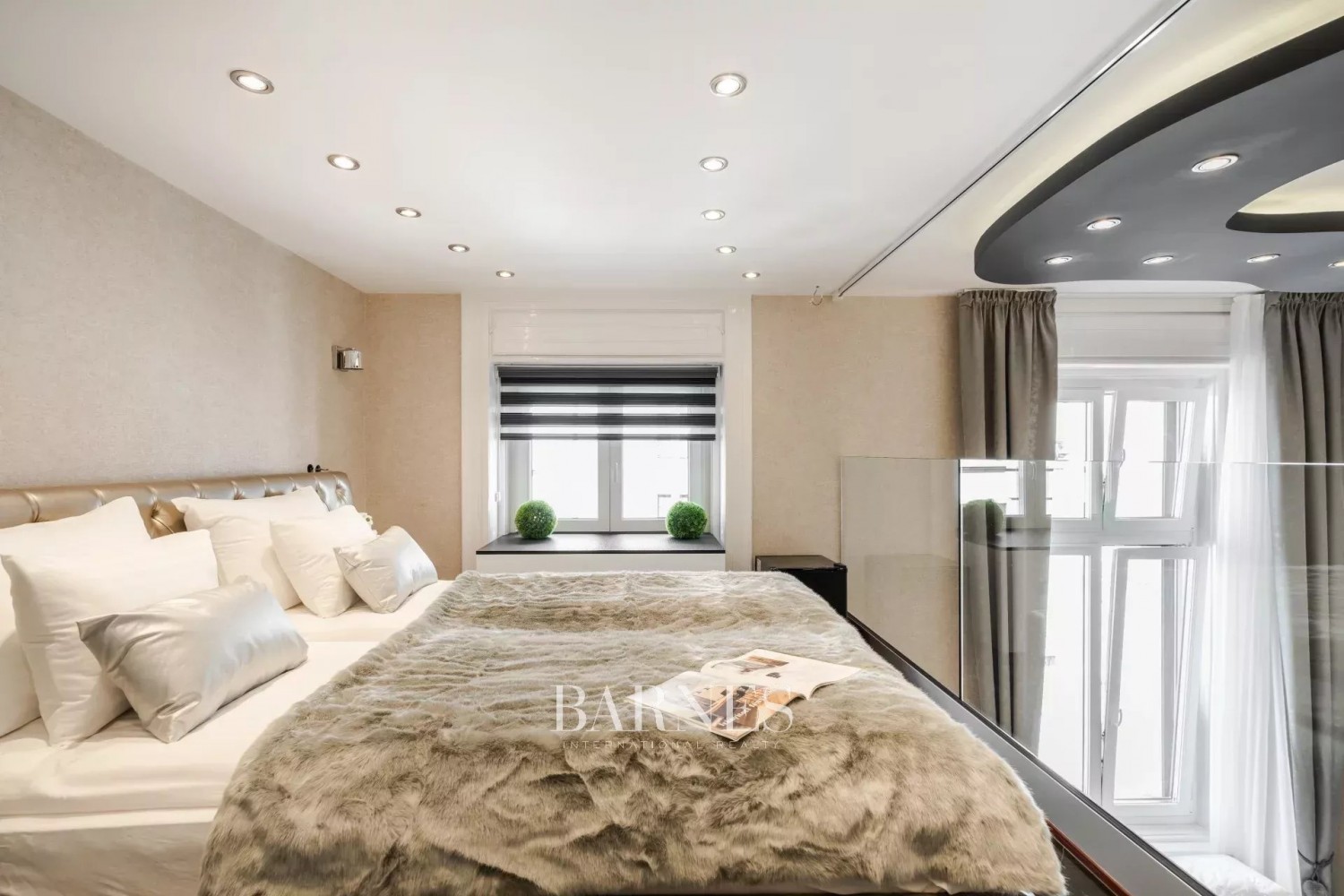 Two Airbnb apartments for sale in the 7th district, with windows facing Dohány Street - picture 2