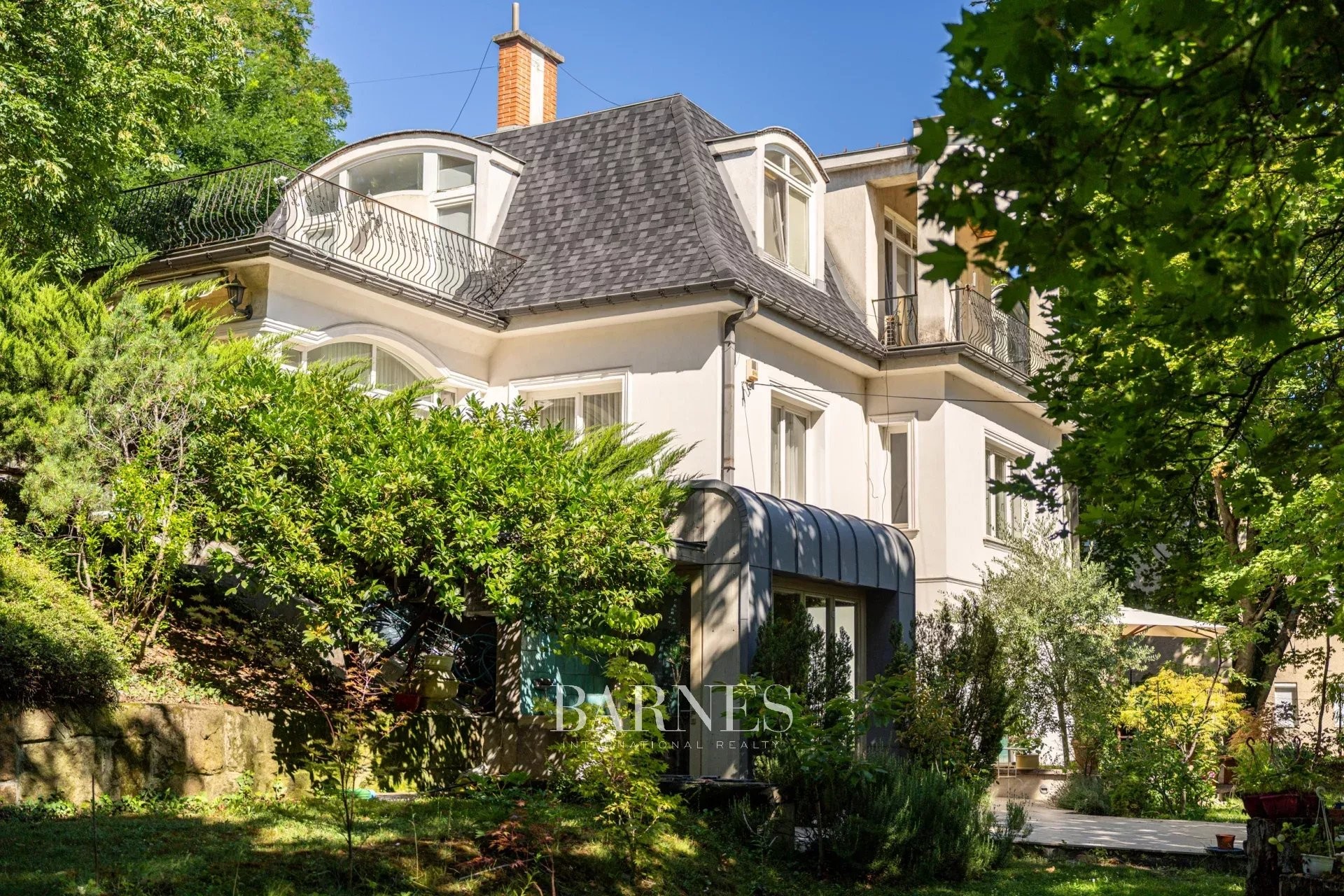 Exceptional Historic Villa for Sale on Kis-Svábhegy with Panoramic Views of Buda Castle - picture 3