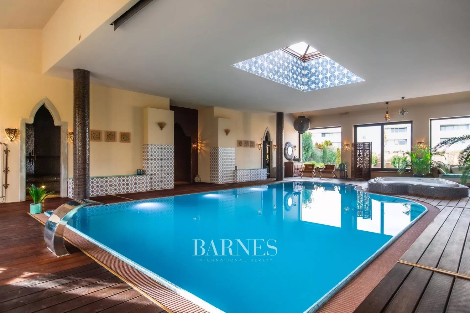 Resort-stílusú családi villa: a kikapcsolódás és a feltöltődés luxusszigete - picture 9