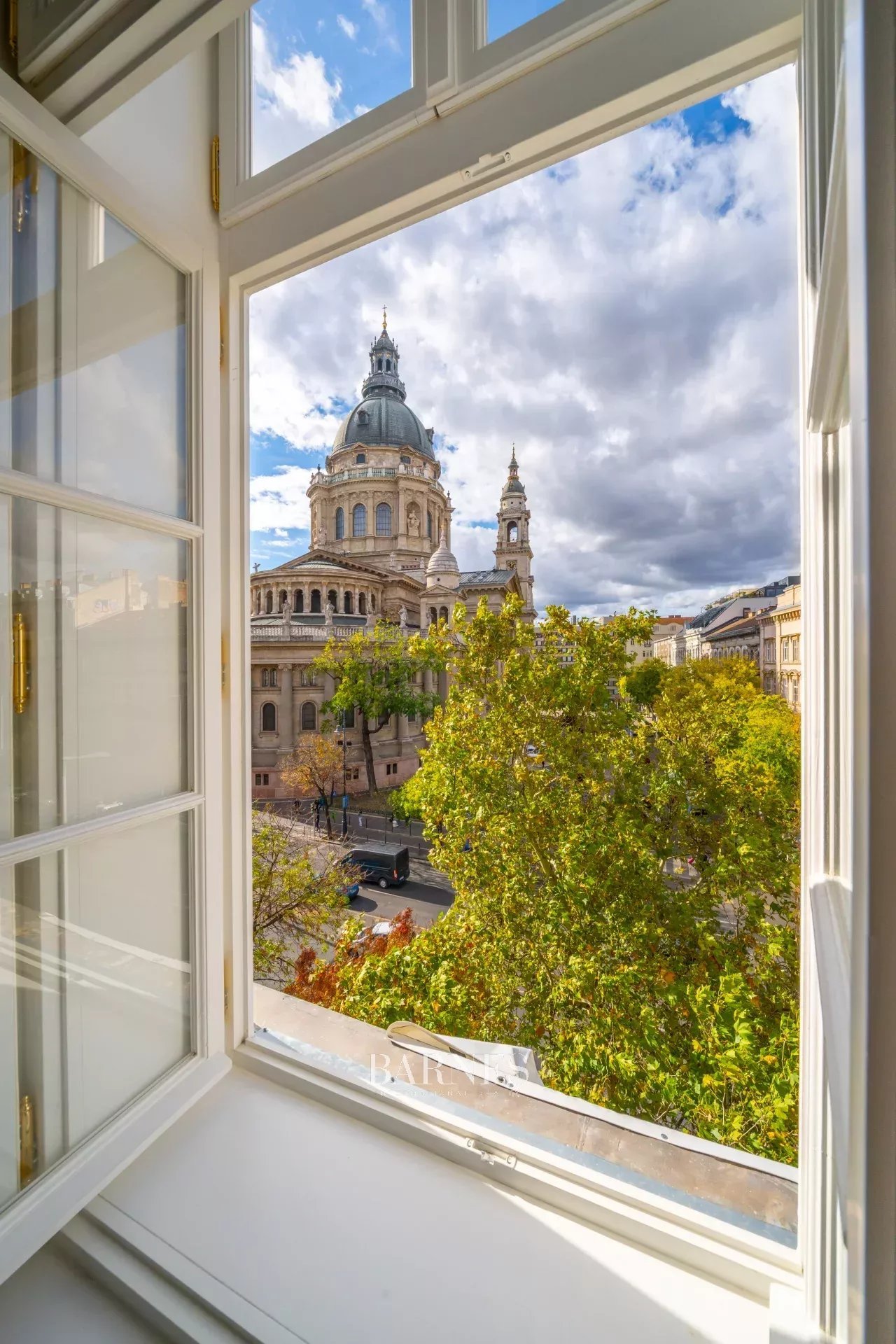 Két hálós, panorámás luxuslakás, kilátással a Bazilikára - picture 2