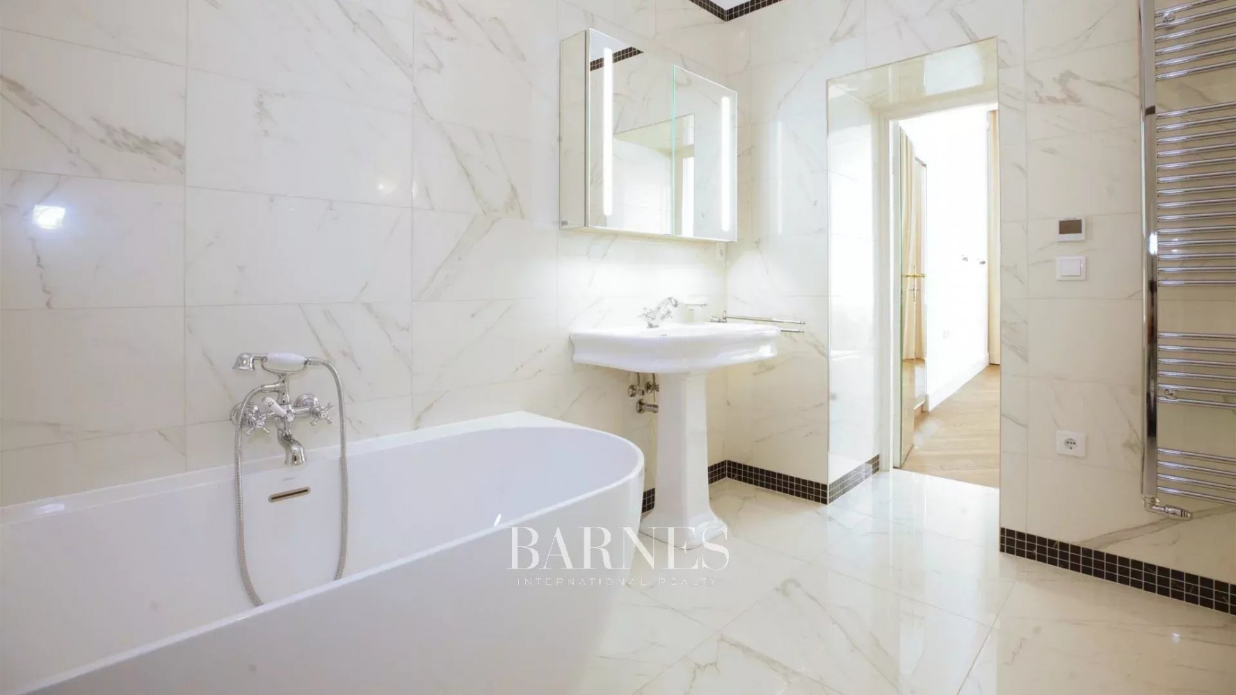 Négy szobás nagypolgári lakás bérlővel, befektetők számára,  szecessziós lakóházban - picture 15