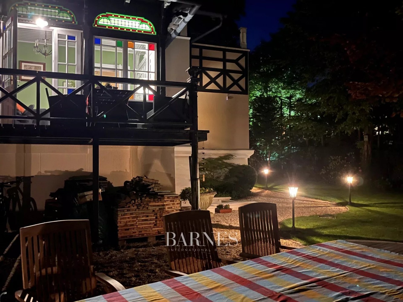 Swiss-Style Villa with Art Nouveau Motifs on Sváb hill - picture 21