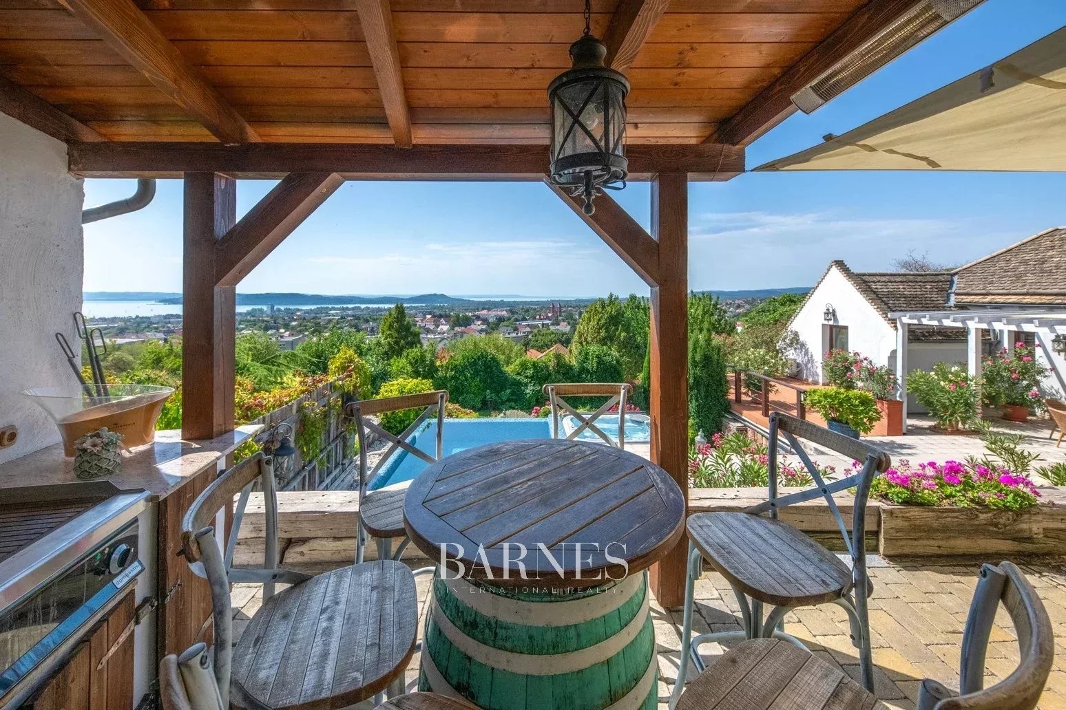 Luxusvilla háborítatlan örökpanorámával Balatonfüreden - picture 5