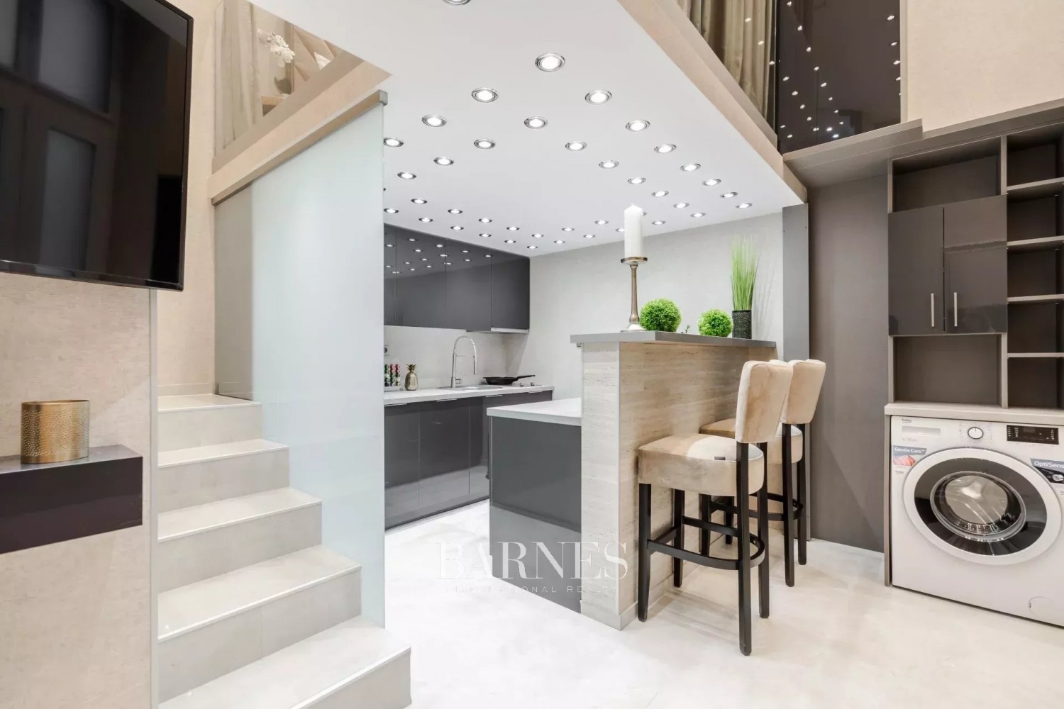 Two Airbnb apartments for sale in the 7th district, with windows facing Dohány Street - picture 22