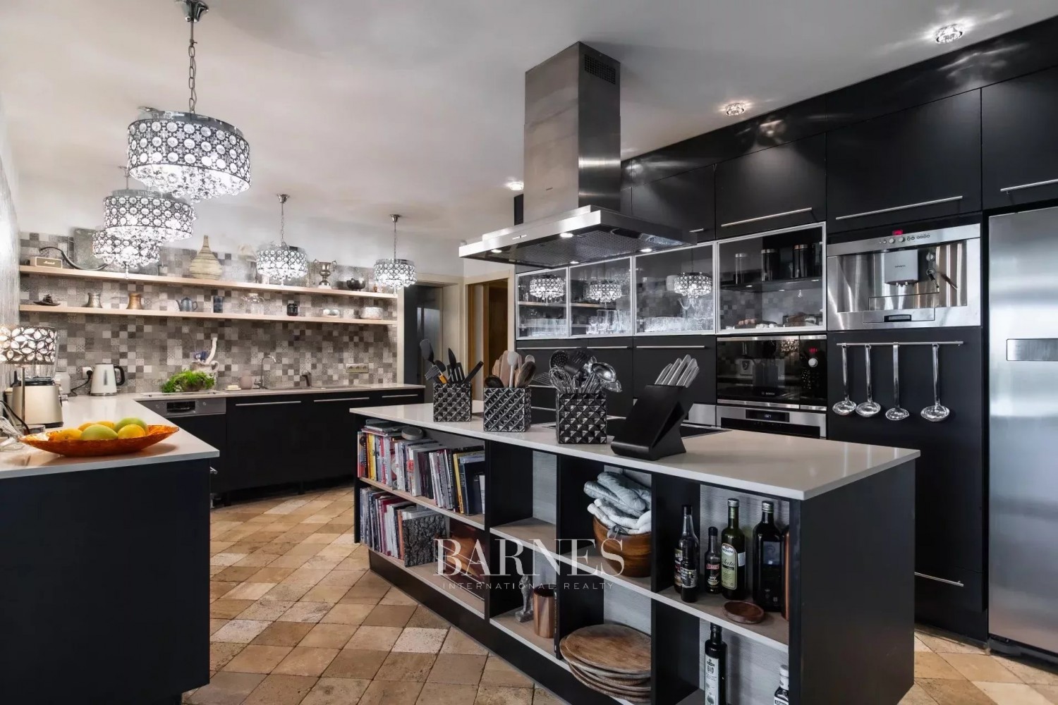 Resort-stílusú családi villa: a kikapcsolódás és a feltöltődés luxusszigete - picture 12