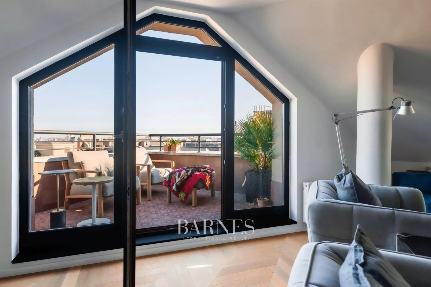 Modern apartment with terrace, panoramic view near Abdrássy út and Kodály körönd - picture 15