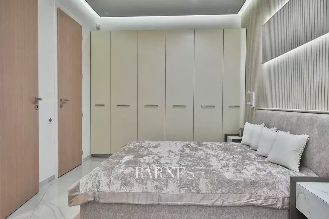 Panorámás, bútorozott luxuslakás a Madách tér közelében - picture 11