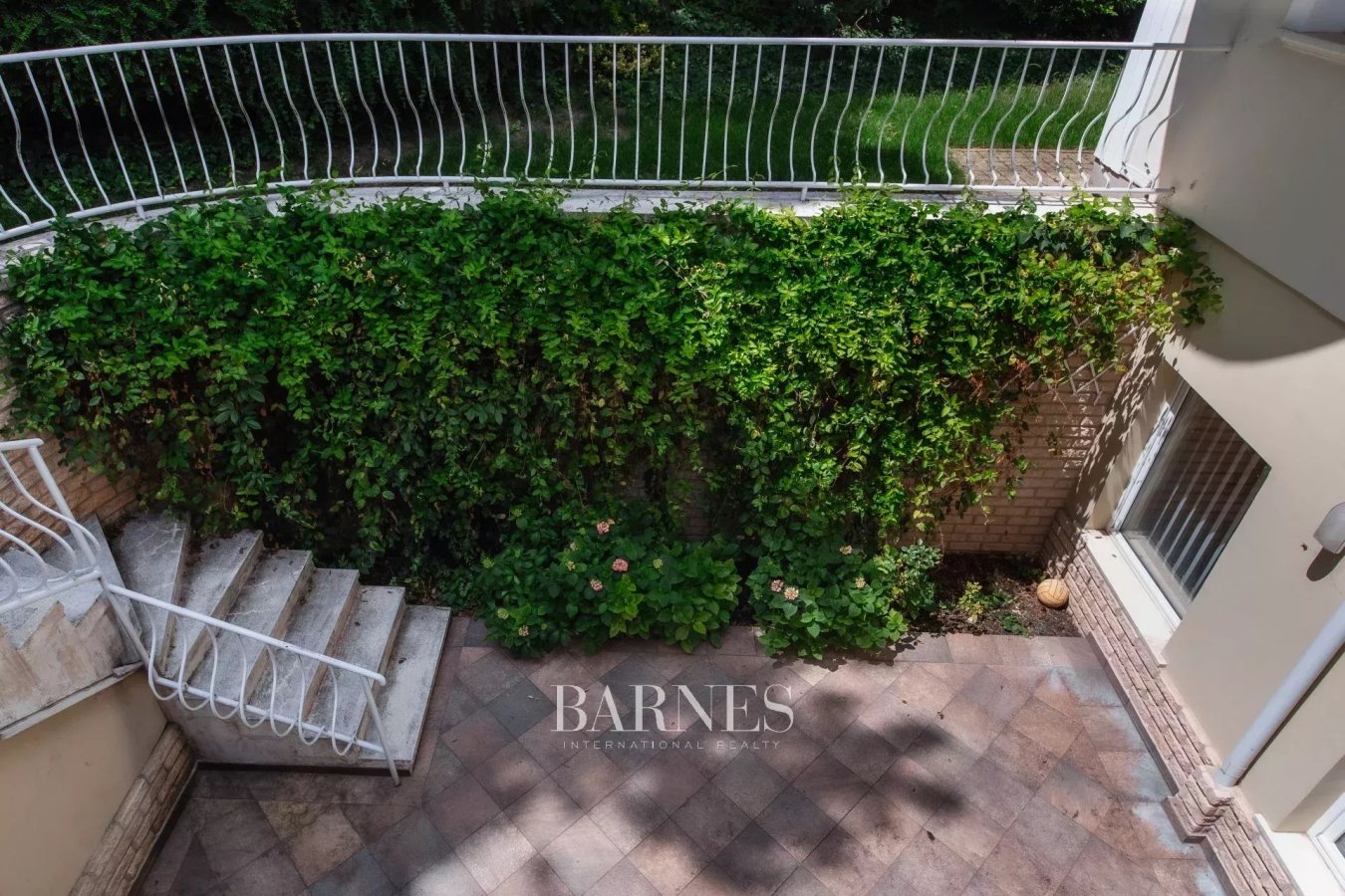 Classical panoramic family villa with exclusive Buda side location - picture 29