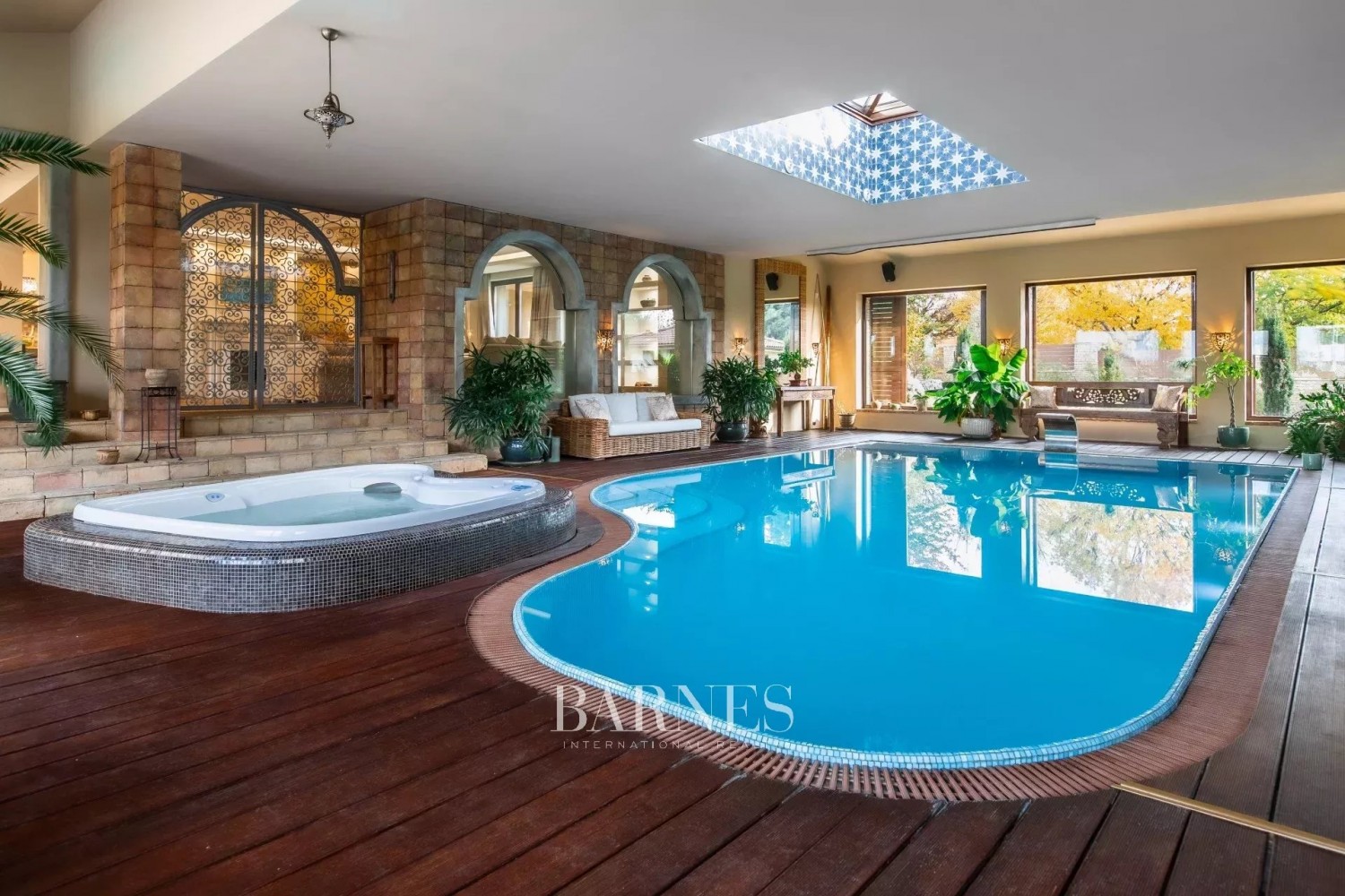 Resort-stílusú családi villa: a kikapcsolódás és a feltöltődés luxusszigete - picture 2