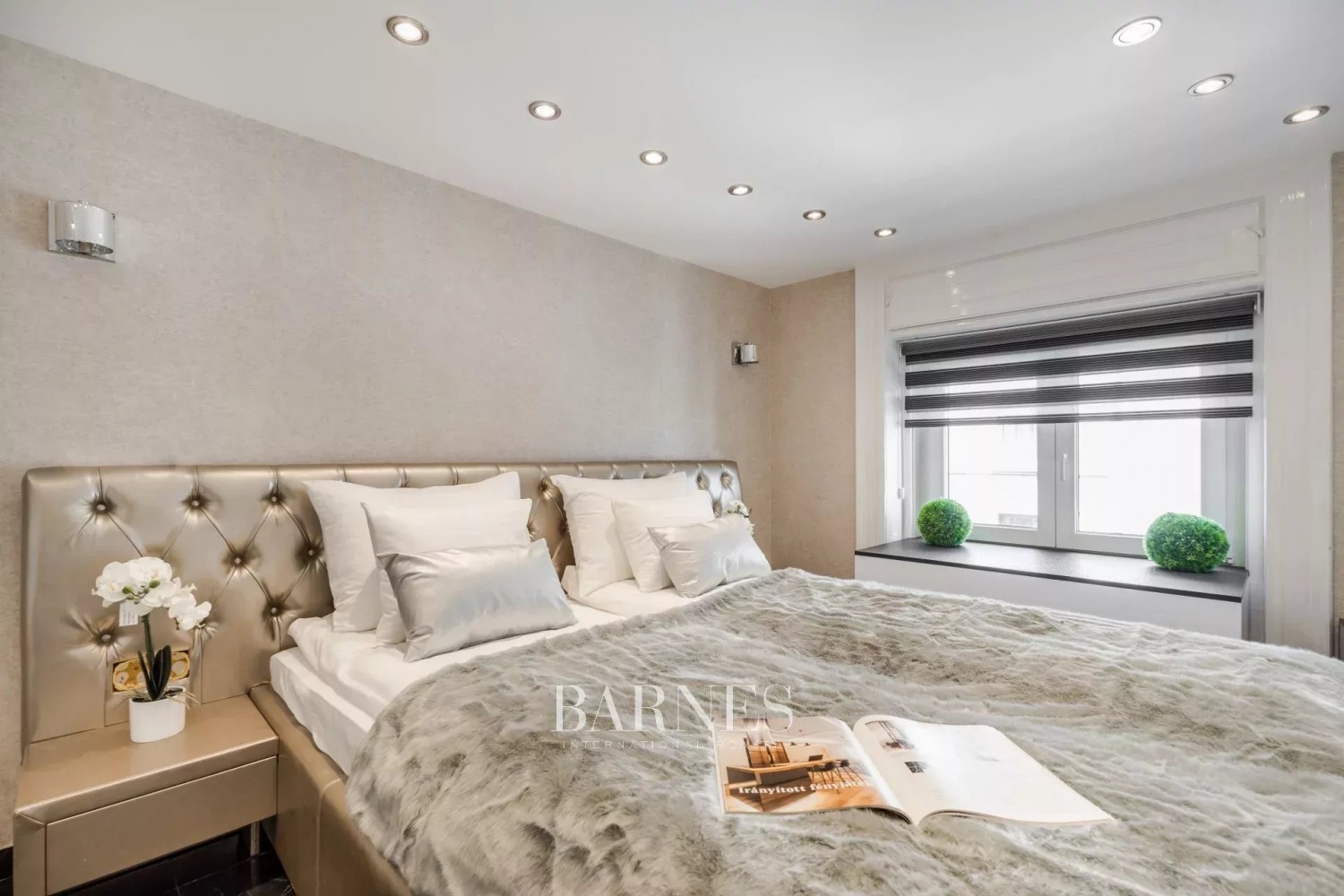 Two Airbnb apartments for sale in the 7th district, with windows facing Dohány Street - picture 3