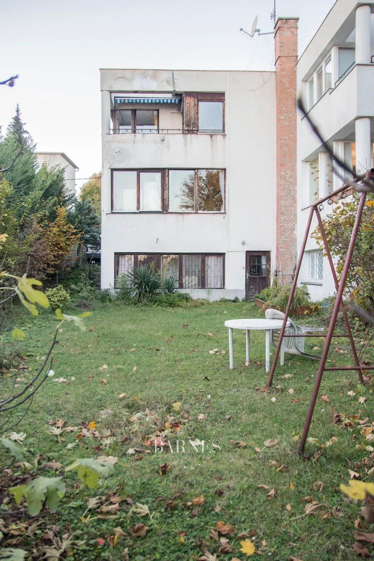 Eladó panorámás Bauhaus ikervilla-fél a II. kerületben, a Vérhalom tér közelében! - picture 8 title=