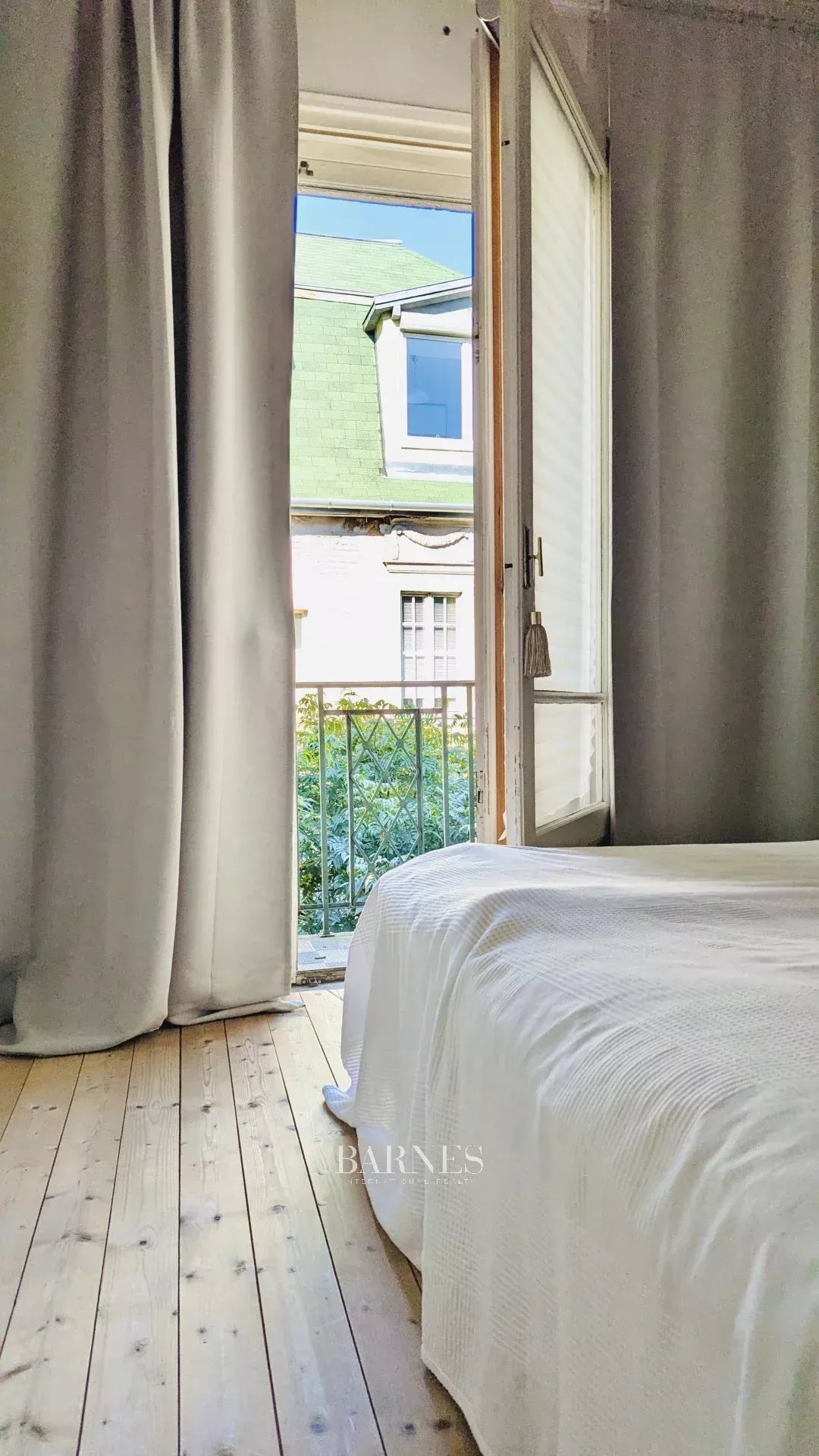 Apartment for sale with a terrace in a villa building next to the Körszálló - picture 14