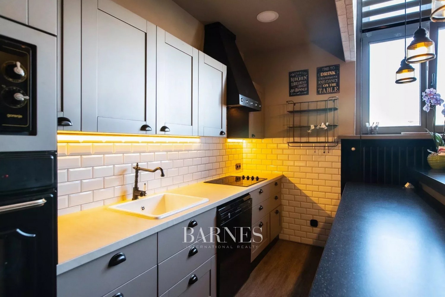 Bútorozott luxuslakás, Bauhaus Villában - picture 11