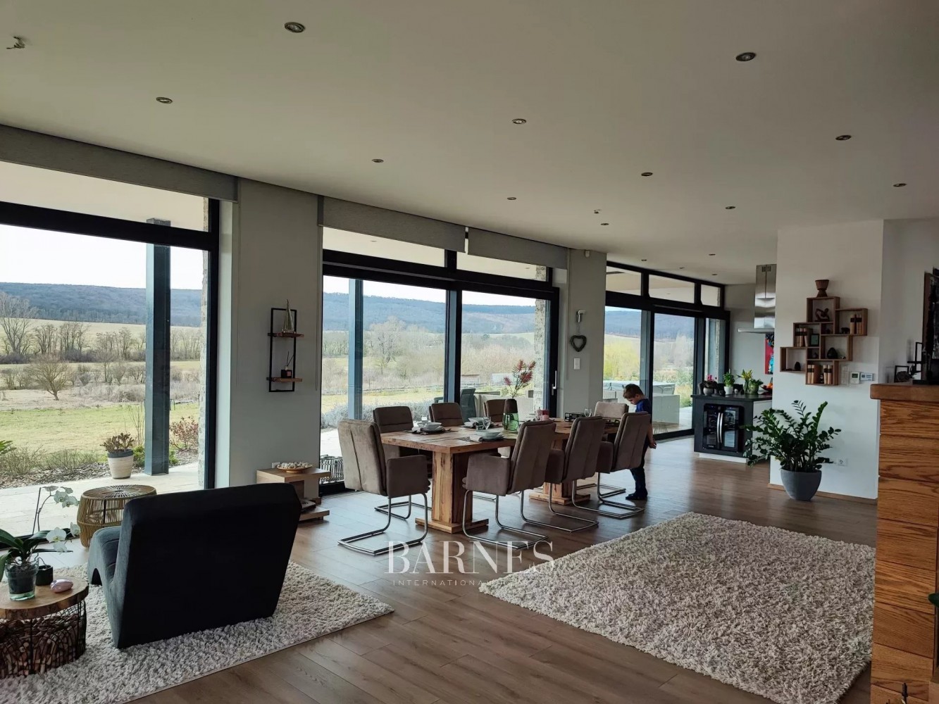 Magical Estate for Sale Embraced by Forest in Törökbálint - picture 2