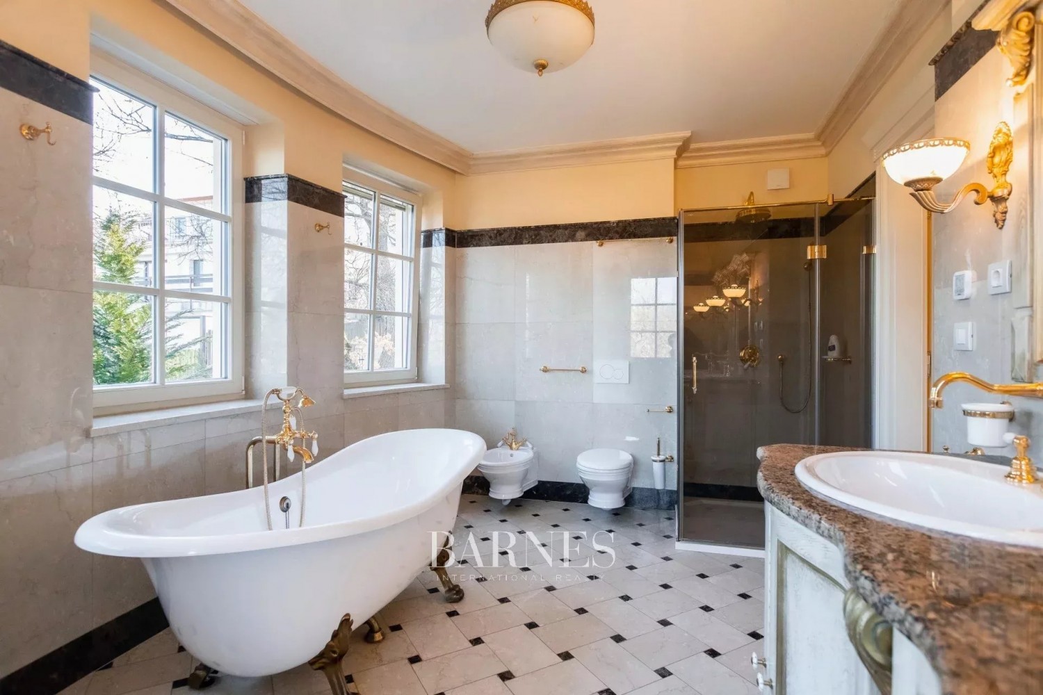 Egyedülálló budai panorámás villa kiadó - picture 12