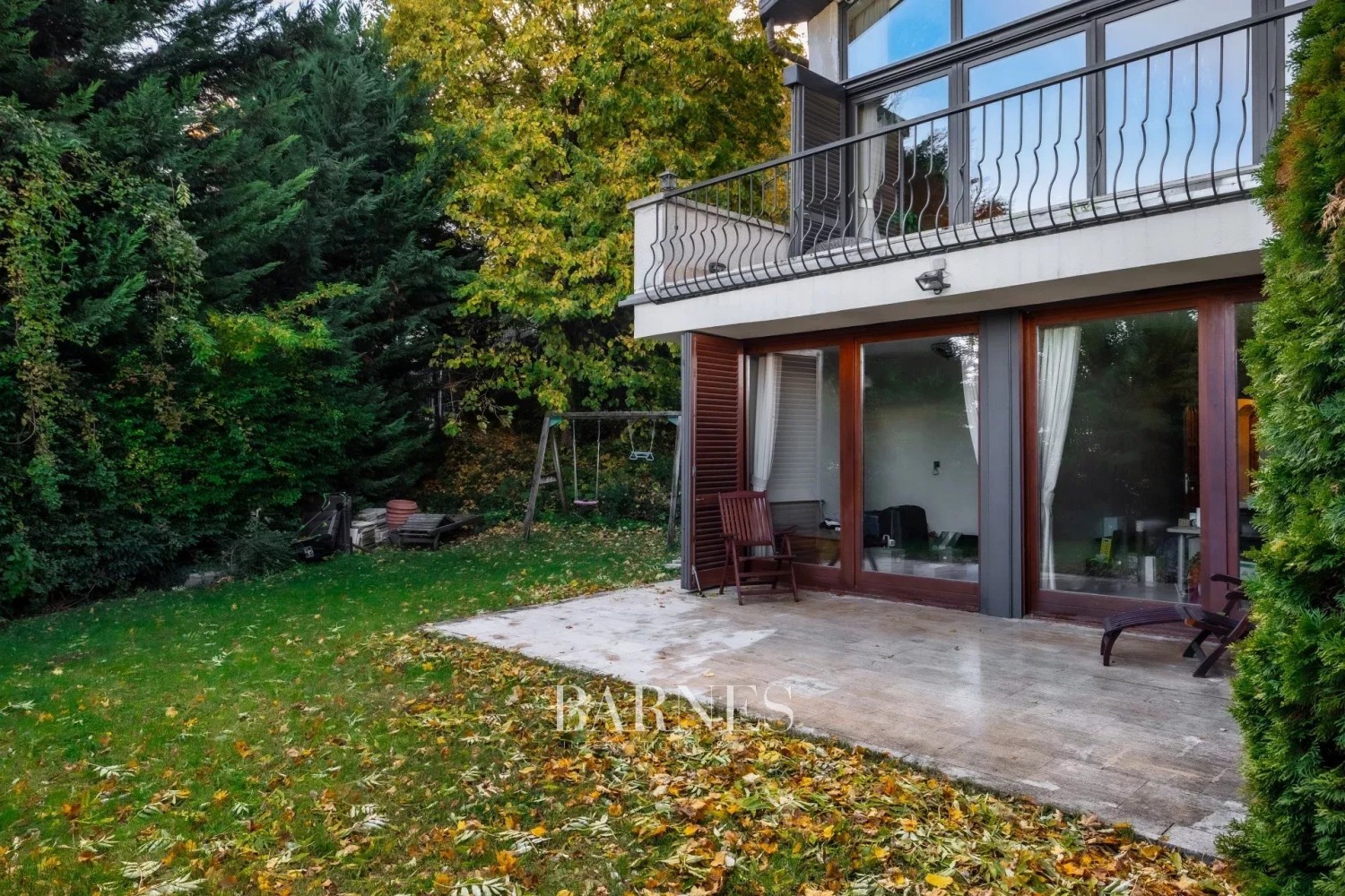 Sustainable Luxury Home with Panoramic City View, Private Garden, Indoor Pool, and Garage - picture 21