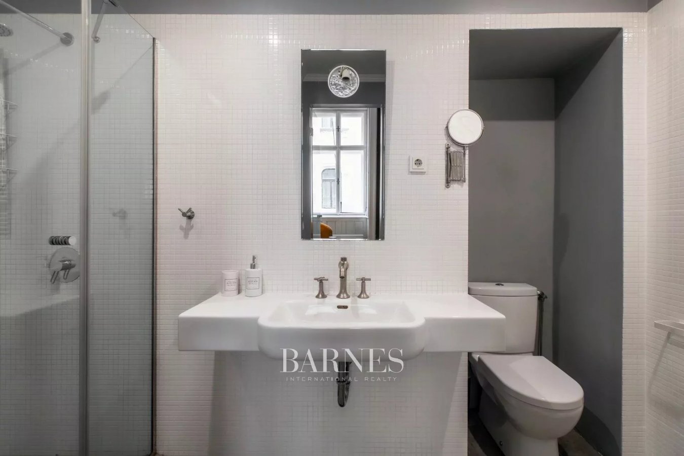 Luxury Apartment in the Heart of Budapest - Exceptional Investment Opportunity - picture 14