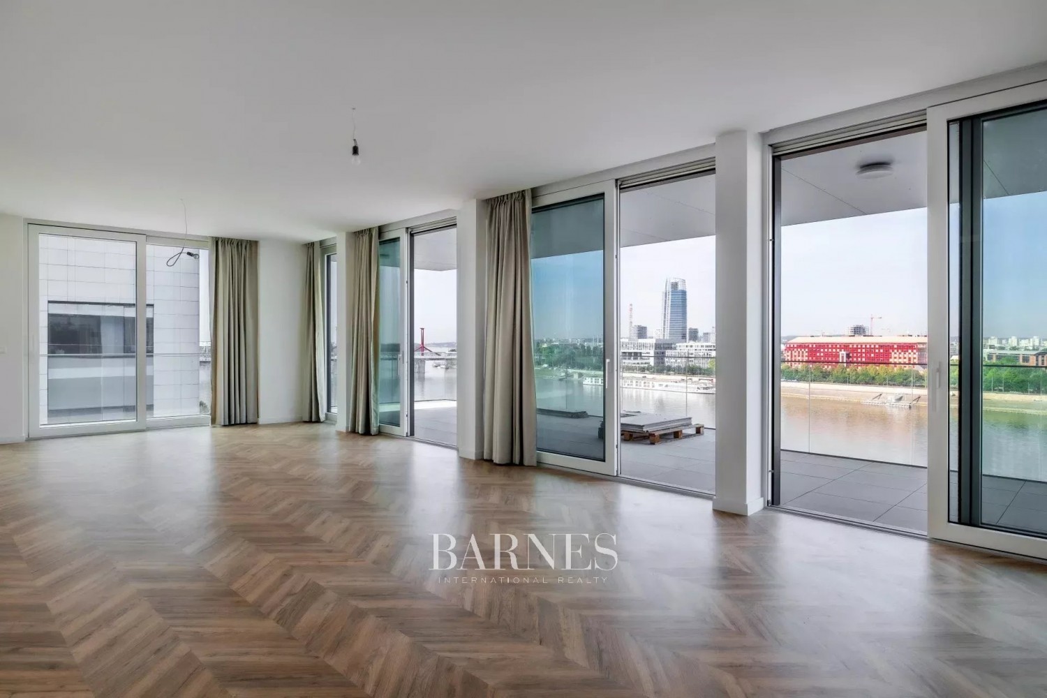 Infinity Residence: eladó 3 hálós luxus, dunai panorámás apartman pazar terasszal a város felett - picture 1