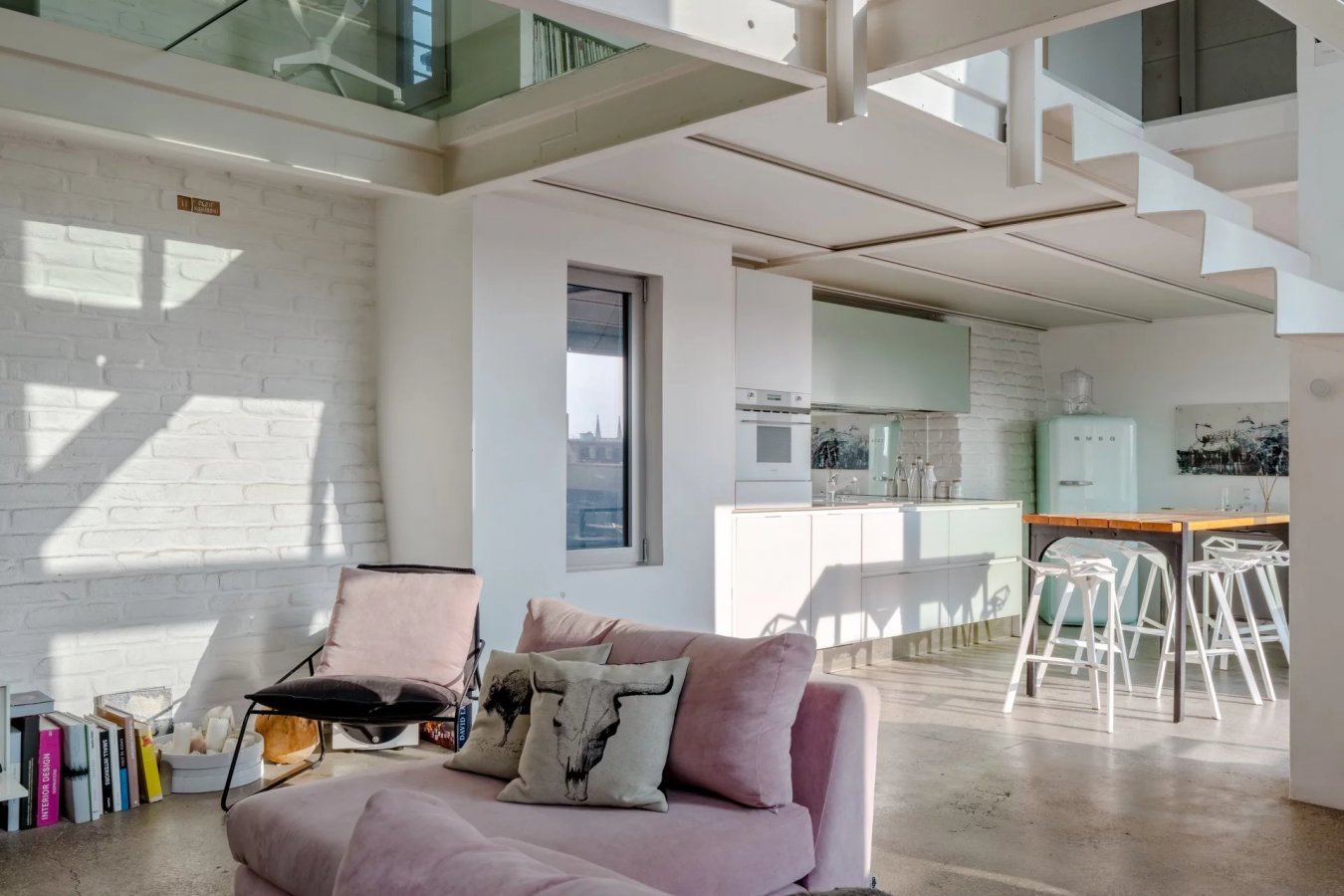 Downtown loft apartment with a panoramic roof terrace - picture 6