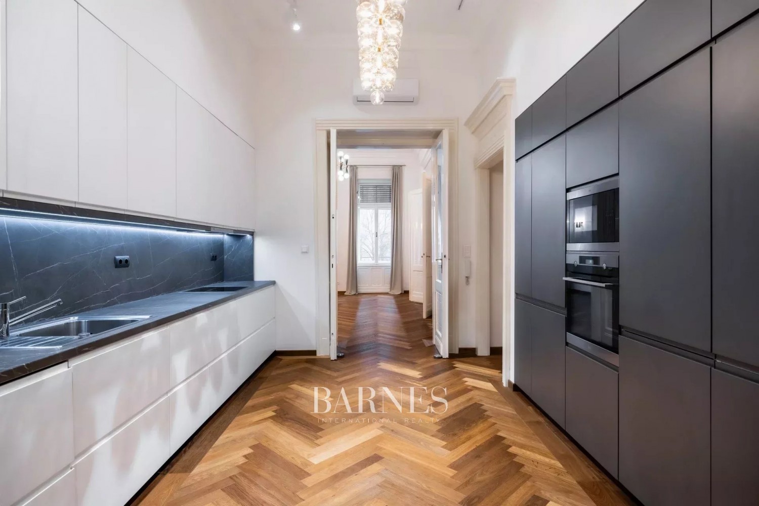 Exkluzív nagypolgári lakás a Szabadság tér közelében - picture 11