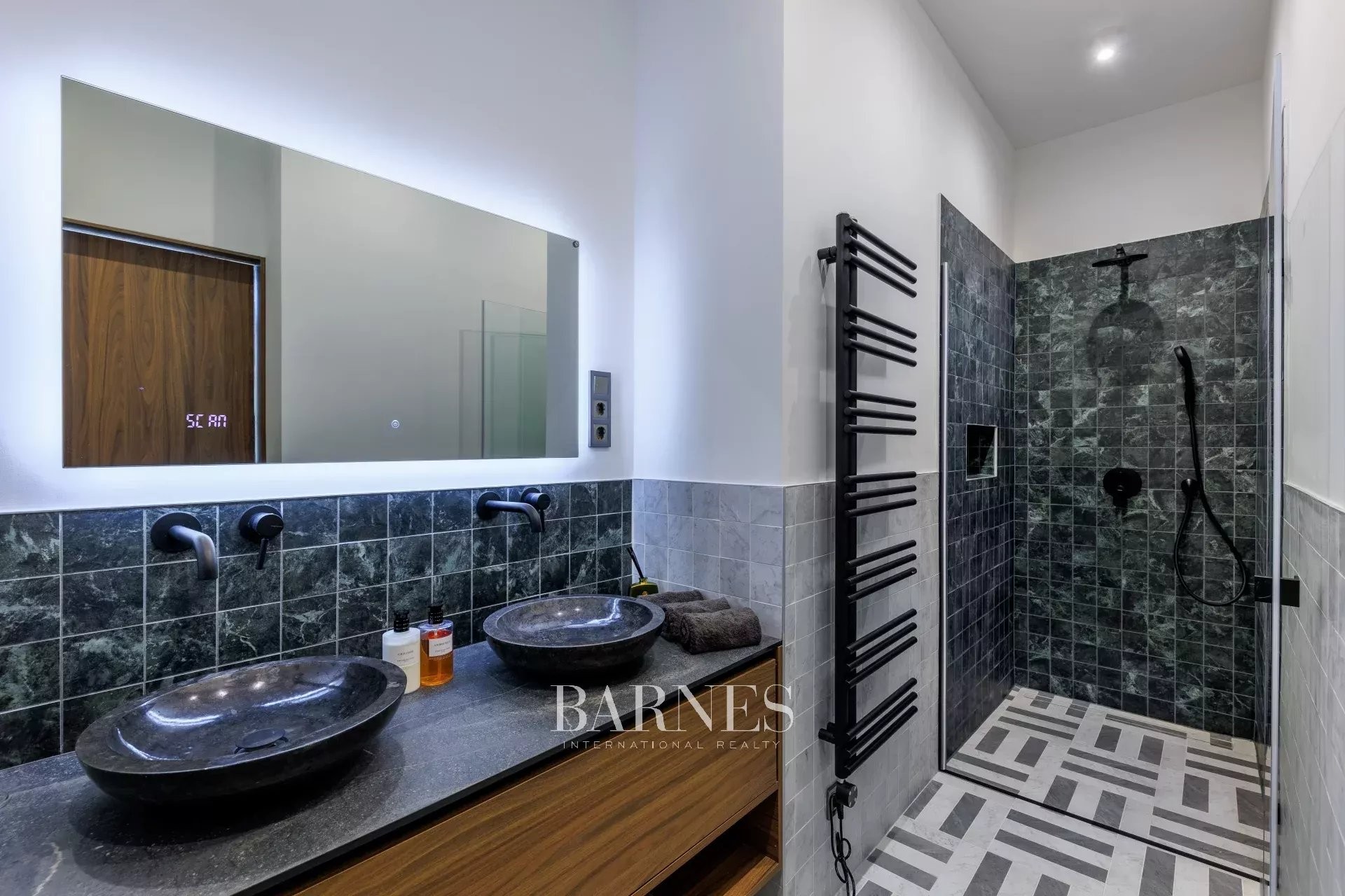 Exceptional Corner Apartment for Sale in the Heart of Budapest, District 5 - picture 22