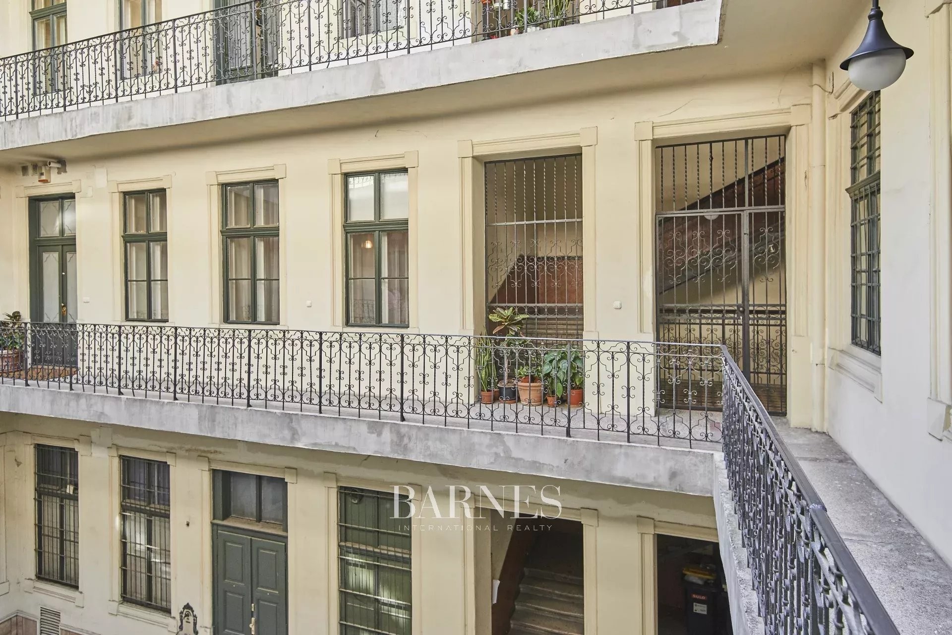 Elegáns nagypolgári lakás kiadó  az Andrássy út és a Bazilika szomszédságában - picture 10