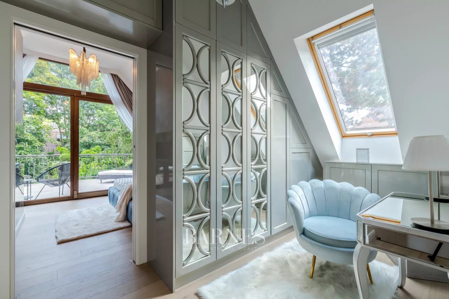 Separate villa-apartment with garden access, in ancient wooded environment - picture 10