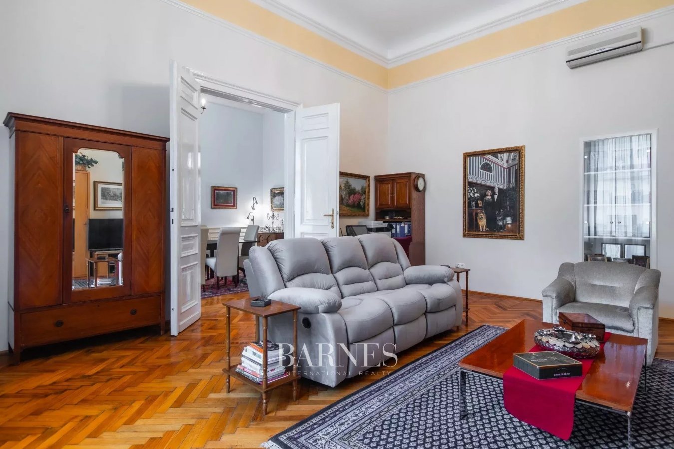 ​Beautifully restored 'true to age' bourgeois residence close to Andrássy Avenue - picture 12