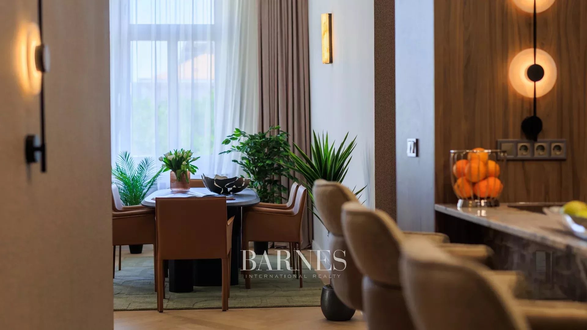 Exceptional Corner Apartment for Sale in the Heart of Budapest, District 5 - picture 6