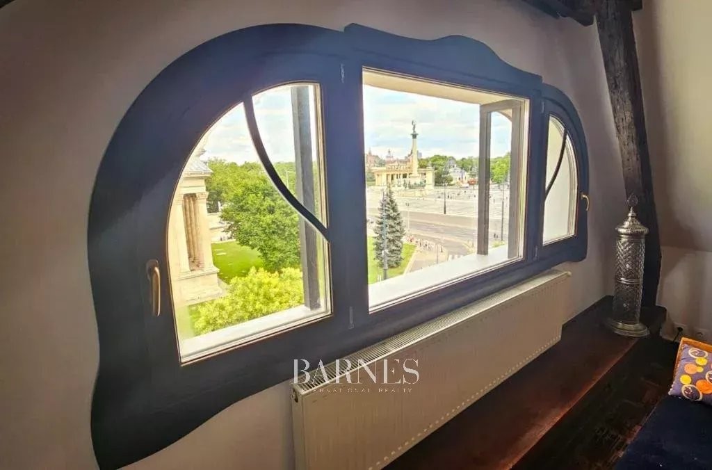 For Rent: An Exceptional Grand-Style Three-Bedroom Penthouse Overlooking Heroes’ Square - picture 11