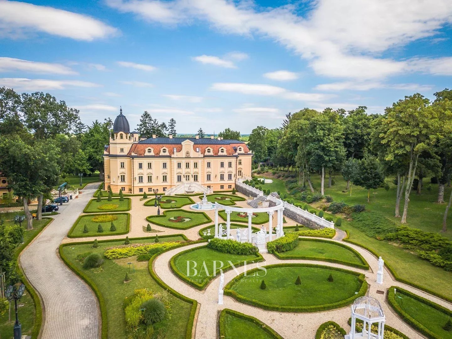 Unique historic mansion for sale – a rebirth of 1898 aristocratic elegance - picture 2