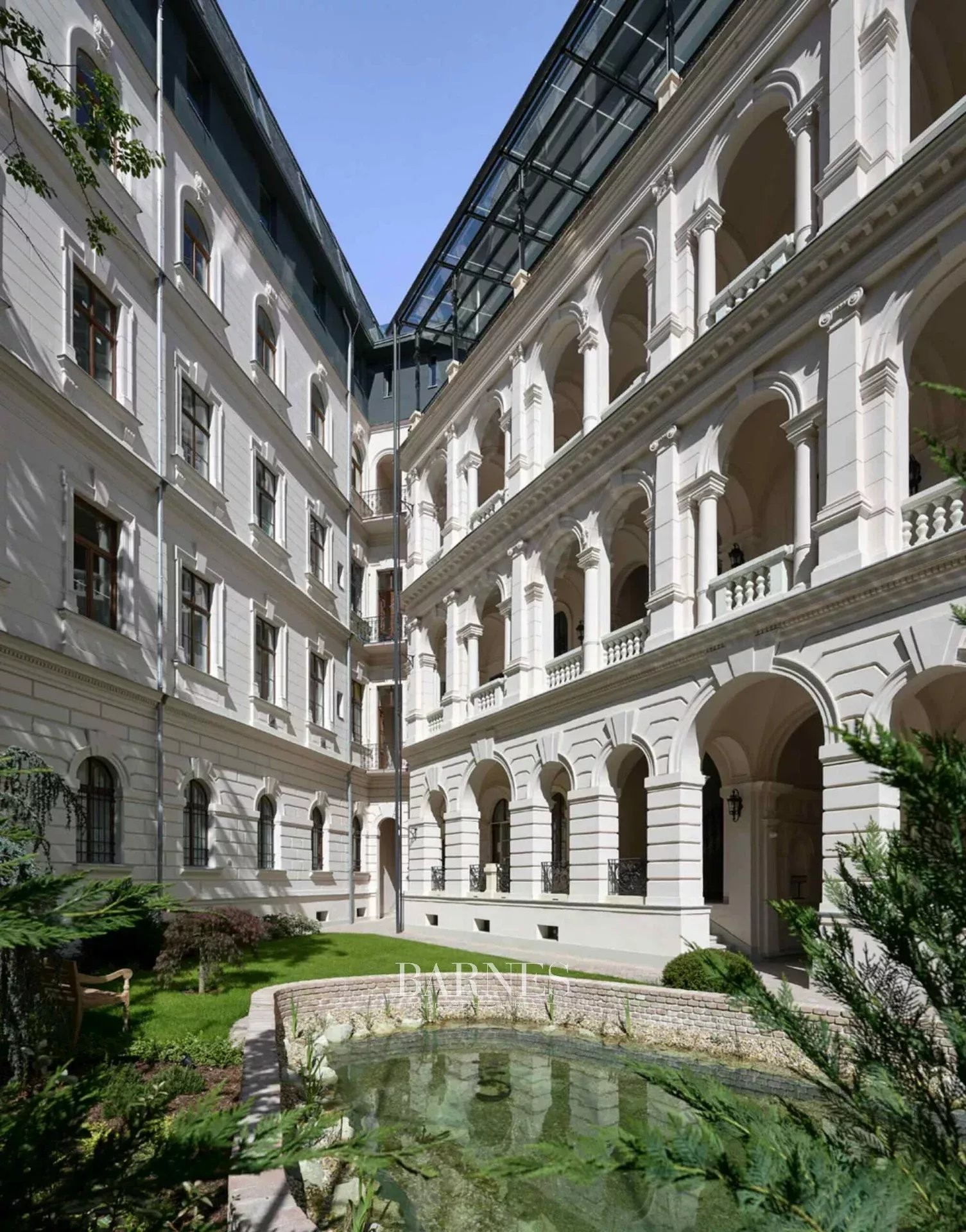 Klasszikus elegancia a Kodály Körönd ikonikus palotájában - picture 21