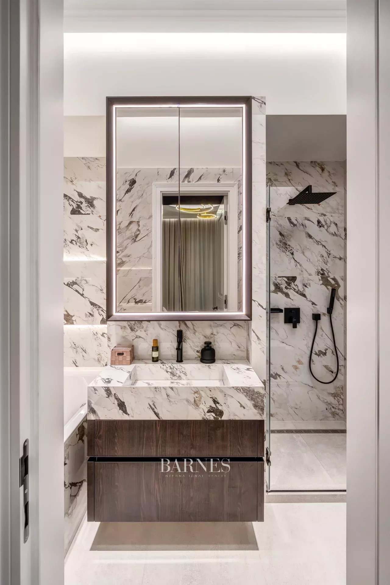 Két hálós, panorámás luxuslakás, kilátással a Bazilikára - picture 11