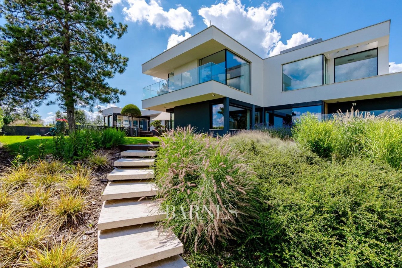 Exclusive Luxury Villa with Breathtaking Panoramic Views for Sale - picture 3