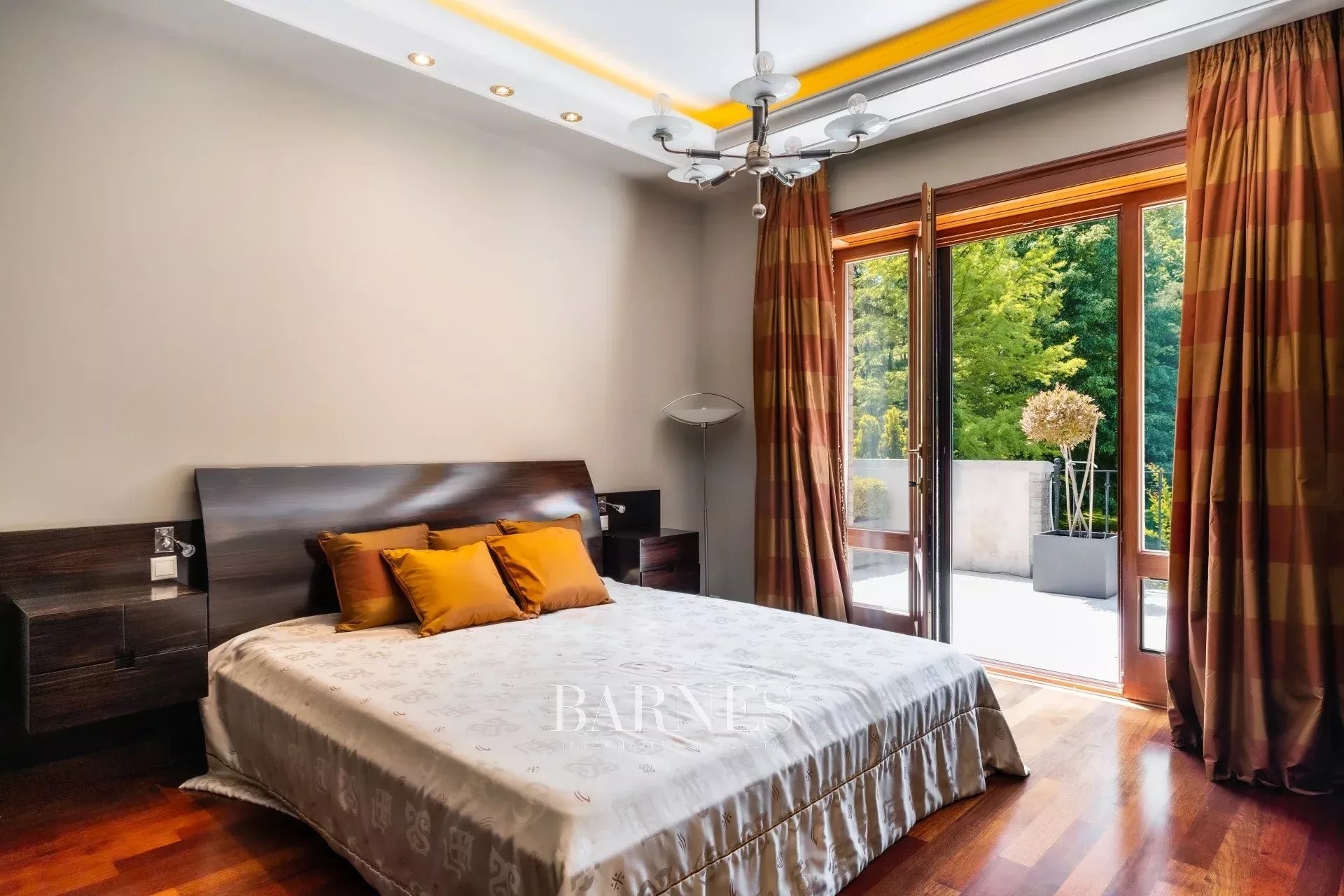 Tágas, elegáns hagulatú luxuslakás a II. kerület zöldövezetében - picture 12