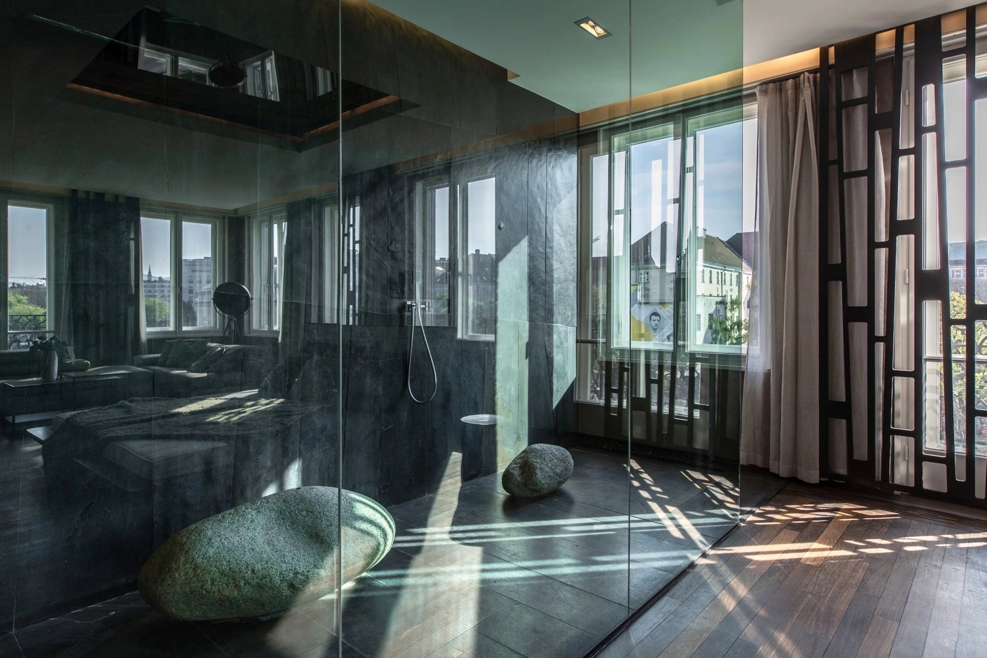 Designer Apartment with Panoramic Views in Central Budapest - picture 10