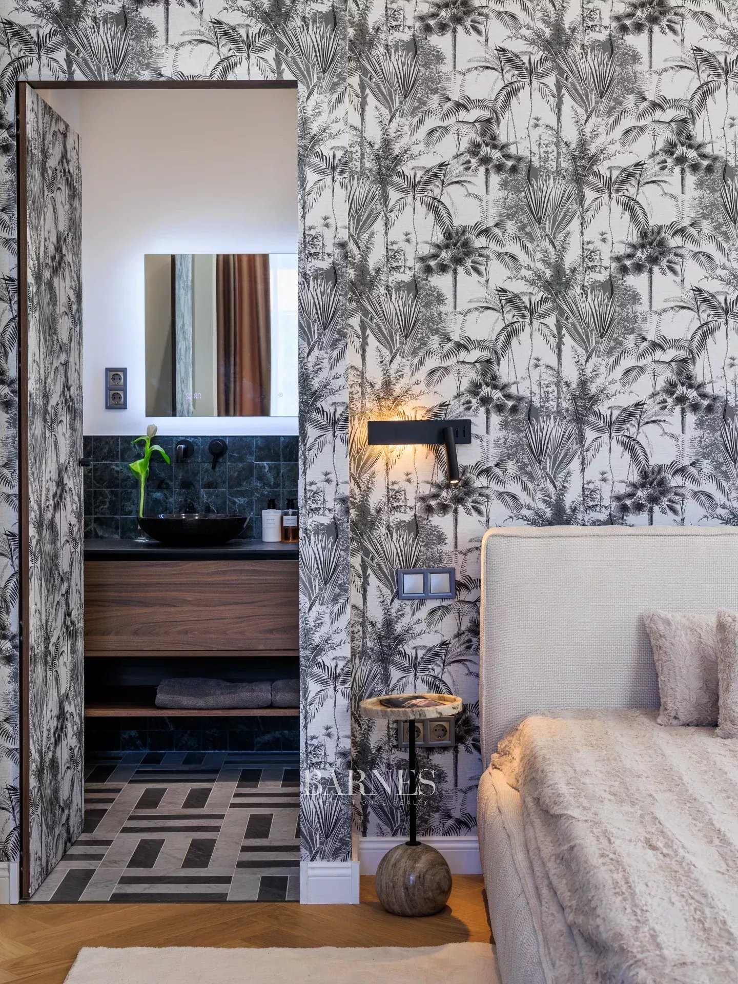 Exceptional Corner Apartment for Sale in the Heart of Budapest, District 5 - picture 14