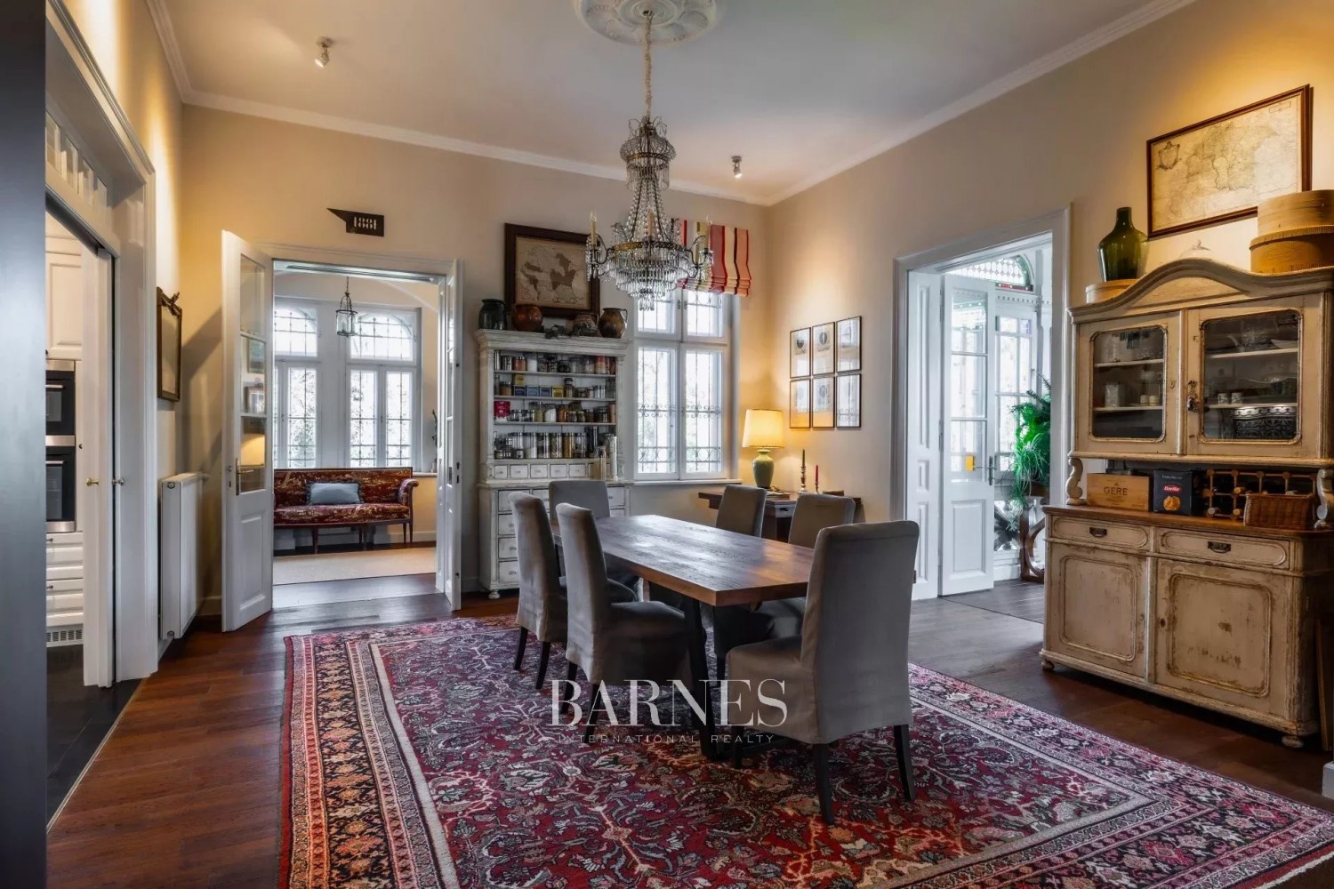 Swiss-Style Villa with Art Nouveau Motifs on Sváb hill - picture 9