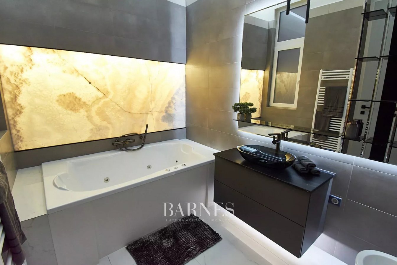 3 Bedroom, furnished luxury apartment in the heart of the City - picture 8